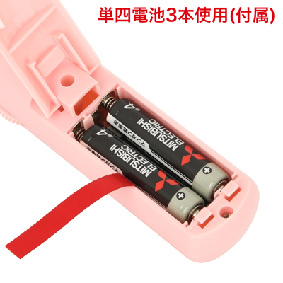 すぐに使える電池交換式。写真の向きに合わせて電池をセットしてください。