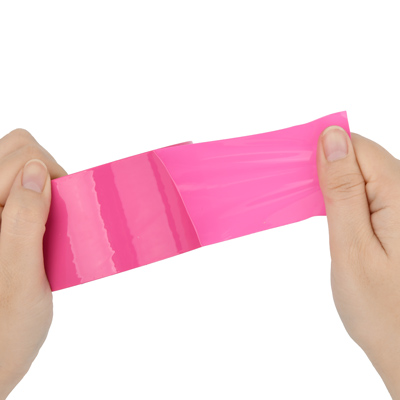 材質は厚く粘着力のないビニールテープの為、大事なお肌を傷つけずSMプレイを堪能できます。簡単に剥がせるので髪に巻きつけることができ、再利用も可能です。