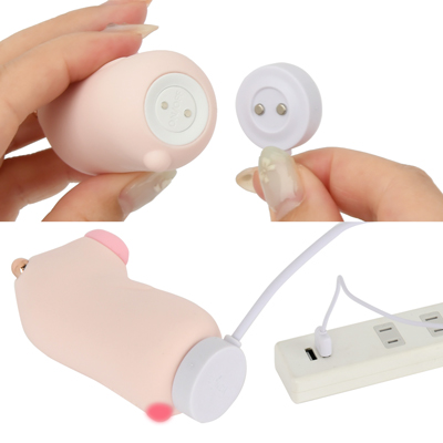 マグネット式充電。充電時間は約120分、連続稼働時間は約90分です。充電時はしっぽが赤く光り、充電完了時には緑に光ります。