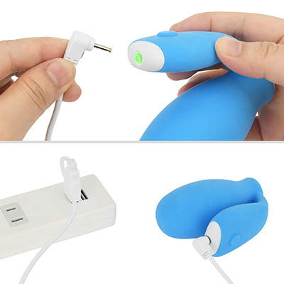 充電時は専用ケーブルをステータスライトに突き挿しましょう。フル充電までは約1.5時間、連続稼働は約120分と、バッテリーも高性能です。