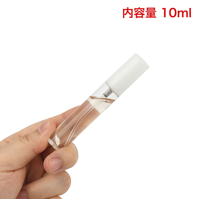いろんなメーカーが採用している、スリムなアトマイザーです。印刷も一切ありませんが、かえって気兼ねなく持ち運べるのでグッド。