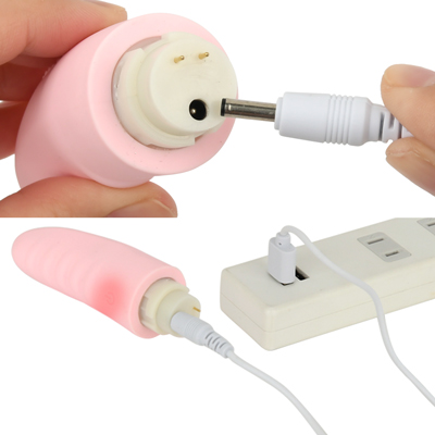 充電はUSB充電式。充電時間は約60分、連続稼働時間は約50分です。充電中はライトが点灯します。