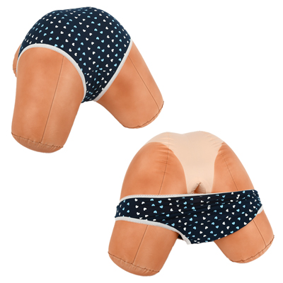 パンツをズラして挿入したり、尻コキも楽しめます。