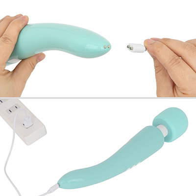 充電は付属のマグネット端子ケーブルを使用。フル充電までは約2.5時間、連続稼働は約45分です。パワーを絞れば、もう少し持つかも。