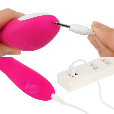 充電はUSB充電式。充電時間は約60分、連続稼働時間は約55分です。充電中はライトが点滅します。