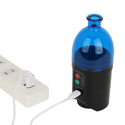 ケーブルは一般的なmicroUSB端子に対応。フル充電までは約２時間、連続稼働は約90分と、まずまず標準的なバッテリー性能です。