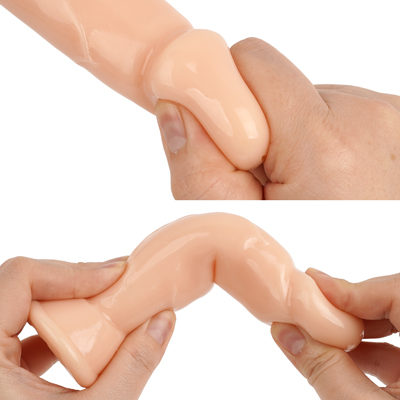 使いやすいサイズ感に、柔らかいPVC素材を採用して生まれた優しい触感。不快なニオイ・ベタつきの無い国内産ディルドです。