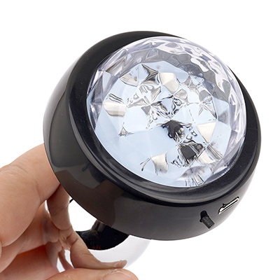 発光パーツは、こんな風にクリスタルカットされた半球体。内部には４色のLEDが埋まっていて、センサーが音を感知するとランダムに光ります。