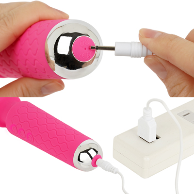 充電はUSB充電式。充電時間は約60分、連続稼働時間は約60分です。充電中はライトが点滅します。