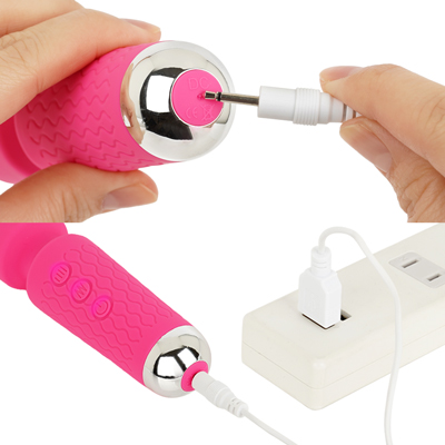 充電はUSB充電式。充電時間は約60分、連続稼働時間は約85分です。充電中はライトが点滅します。