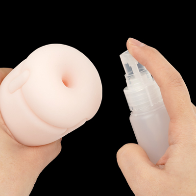 【除菌スプレー】　洗浄後の内部には水分が溜まりやすく、雑菌の原因に！雑菌を繁殖させないためにも、乾燥後に軽くシュシュっとスプレーしましょう。ニオイの予防にも便利です。