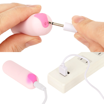 充電はUSB充電式。充電時間は約70分、連続稼働時間は約65分です。充電中はライトが点滅します。