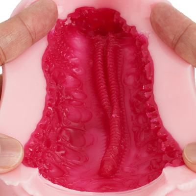 裏スジ狙いのレールに目を奪われがちですが、膣壁全体に施された硬質イボも強烈。上下からの挟み撃ちにペニスが悲鳴を上げます。