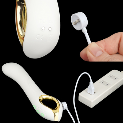 充電はマグネット式USB充電仕様。充電時間は約120分、連続稼働時間は約90分です。充電中はライトが点滅します。