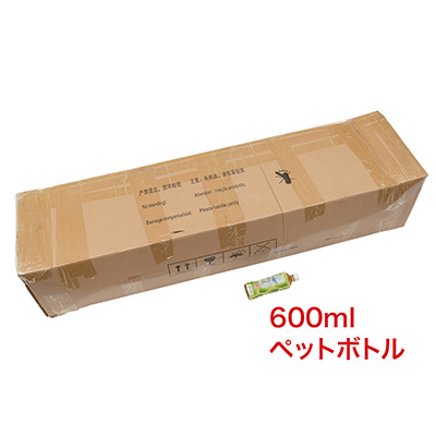 梱包されたダンボールの総重量は約39kg。ペットボトル飲料と比較しても、相当デカいことがわかりますね。もちろん、置き配ＮＧです。