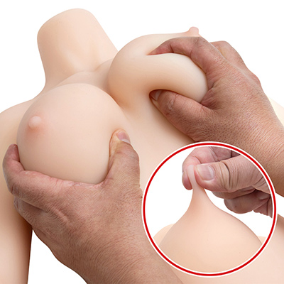 おっぱいもボディ同一の単素材で、乳首は着色のみ。乳首のコリコリ感こそありませんが、乳房の揉み心地は素晴らしく、十分楽しめます。