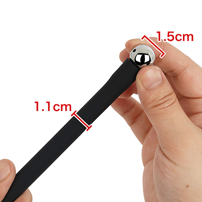 先端のボールはアルミ製で、グイグイ押し込める硬さ。噴射口は側面４方向にあります。ホースも細めで入れやすい。　※数値はＮＬＳ実測値