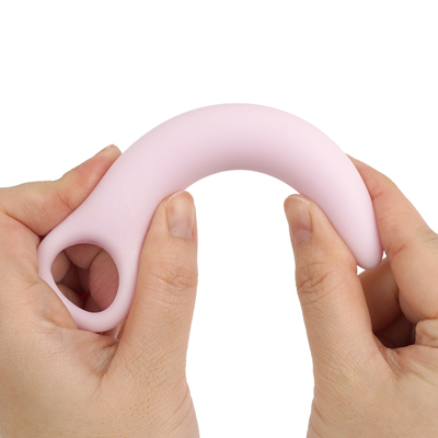 素材はお肌にやさしいシリコン製。使用後のお手入れもカンタンです。