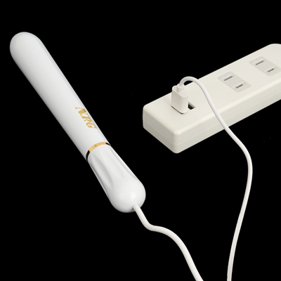 【スティック型】　本体のケーブルをパソコン等のUSB端子へ接続し給電してください。本体をホールに差し込み、そのまま５～10分ほどお待ち下さい。