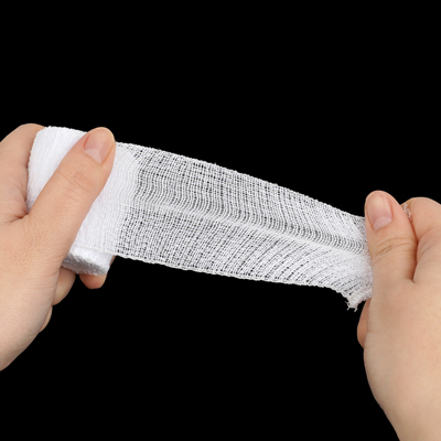 伸縮性のある厚めの生地なので、関節部でも簡単に巻くことができます。