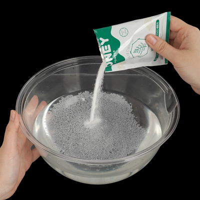 バスタブにお湯 150～200リットルをため、１包（30g）を入れます。ぬるぬる感を増したい時はお湯の量を少なめにしてください。