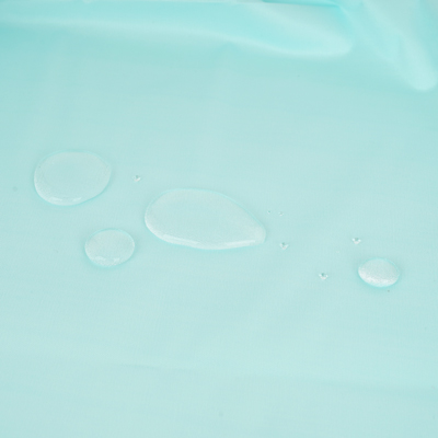 撥水性に優れているので、水分が少量のときは軽くふき取ってご使用いただけます。