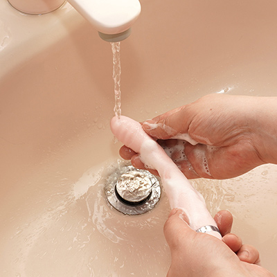 防水性能はIPX6クラスです。流水での丸洗いくらいへっちゃらですから、入念にメンテナンスしてください。除菌スプレーも忘れずに。