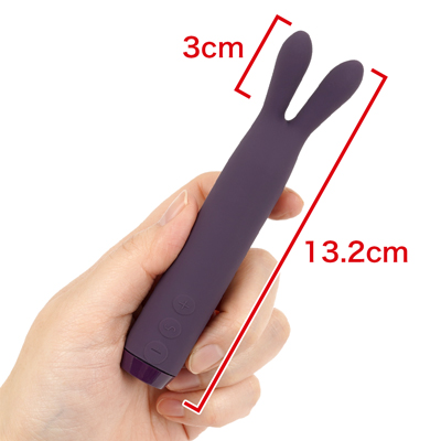 小さく、軽く、スマート。シックなボディはポーチに入れやすく、持ち運びも便利です。　※数値はＮＬＳ実測値