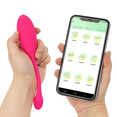 「lovespouse」という専用アプリをダウンロードすれば、スマホがリモコンになります。遠隔操作ができると、自然とプレイの幅も広がりますね。