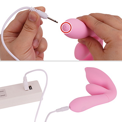 充電は柄の先にある穴に専用ケーブルのジャックを接続します。フル充電までは約1.5時間、連続稼働は約90分と十分なスペック。