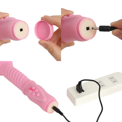 充電はUSB充電式。本体底面のフタを外して、付属のケーブルで充電してください。充電時間は約60分、連続使用時間は約45分です。充電中はライトが点滅します。