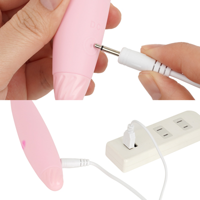 充電はUSB充電式。充電時間は約３時間、連続稼働時間は約80分です。充電中はライトが点滅します。