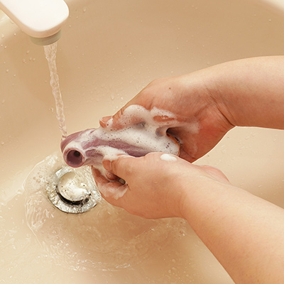 IPX6相当の防水性を備えており、流水での丸洗いが可能です。ノズル内部に水分が残りやすいため、シッカリと排水・乾燥させてください。