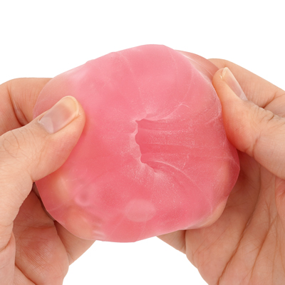 使用する時だけくるっと返して使う「フリップ方式」を採用。使用後は元の形に戻すことで洗いやすく衛生的に保管でき、繰り返し使えます。