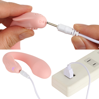 充電はUSB充電式。充電時間は約90分、連続稼働時間は約60分です。充電中はライトが点滅します。
