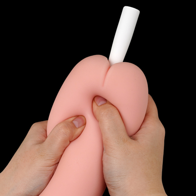 ホール使用後、ドライスティックをゆっくり奥まで挿入し、ホールごと軽く揉み、吸水させ少し待ちましょう。ホール内が乾燥したことを確認したら、ドライスティックもしっかり乾燥させて保管してください。