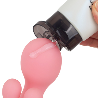 水溶性だからバイブやディルドなど、シリコン製のグッズとの相性もバッチリです。