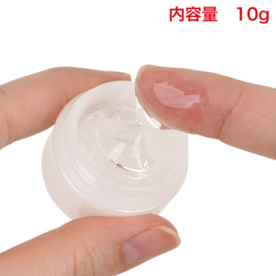 男女で使える乳首専用クリーム。一般的なクリームケースに入っています。