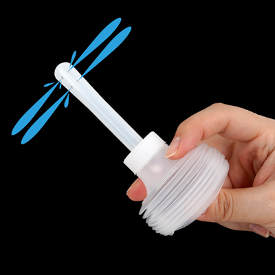 ギュッと押すだけで一気に噴射します。