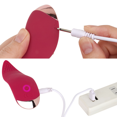 充電はUSB充電式。充電時間は約50分、連続稼働時間は約60分です。充電中はライトが点滅し、充電が完了するとライトが点灯します。