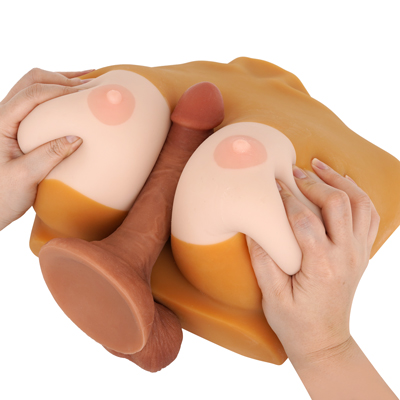 ハリのあるおっぱいの乳圧が楽しめます。