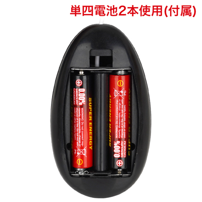 背面の電池蓋を外し、写真の向きに合わせて電池をセットしてください。　※付属の電池は「動作確認用テスト電池」です。