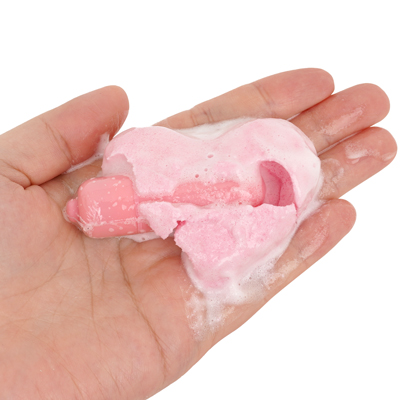 湯船に入れて溶け出すと、なんと中からローターが出てきます！