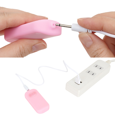充電はUSB充電式。充電時間は約90分、連続稼働時間は約45分です。充電中はライトが点滅します。