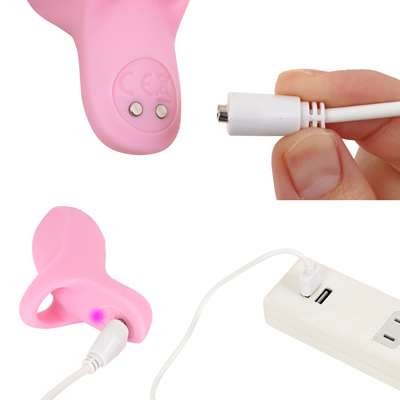 充電はマグネット式USB充電仕様。充電時間は約90分、連続稼働時間は約80分です。充電中はライトが点滅します。