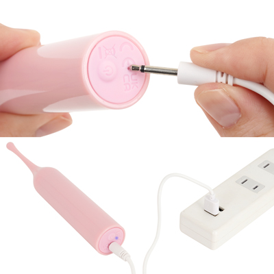 充電はUSB充電式。フル充電まで約120分、充電中はライトが点滅します。