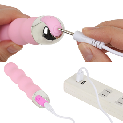 充電はUSB充電式。充電時間は約90分、連続稼働時間は約60分です。充電中はライトが点滅します。
