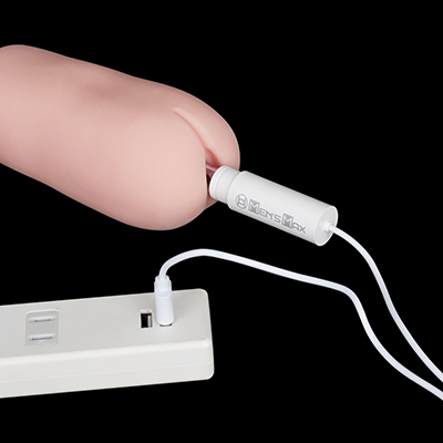 本体にスイッチはなく、USBプラブの抜き差しで制御。USB3.0（5V）に対応し、一般的なモバイルバッテリーなども利用できます。
