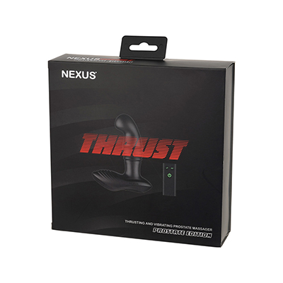 NEXUS定番の黒基調パッケージです。横にスライドする仕様で、中身は本体、リモコン、充電ケーブル、取扱説明書などが入っています。