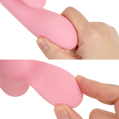 素材は弾力のあるシリコン製で肌当たりの良い質感です。クリに当たる部分は柔軟性があり、どの角度でもフィットし、細かい粒がザラザラと刺激します。